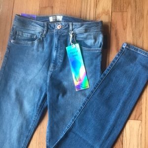 NWT size 27 Forever 21 push up jeans